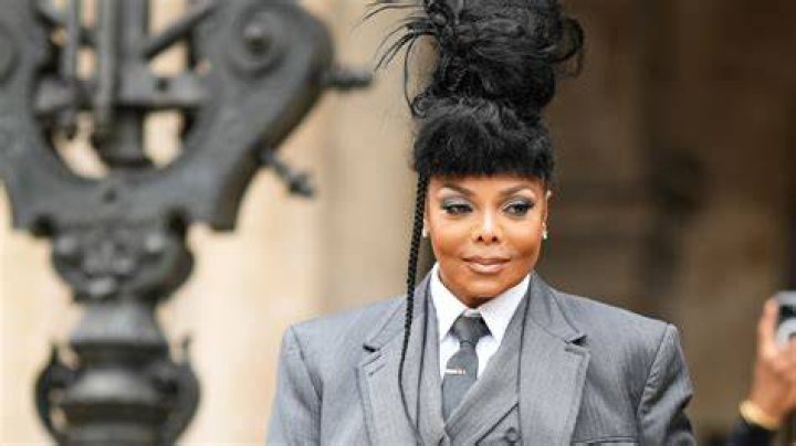 
Moment Janet Jackson Approached Wizkid To Greet Him In Qatar 